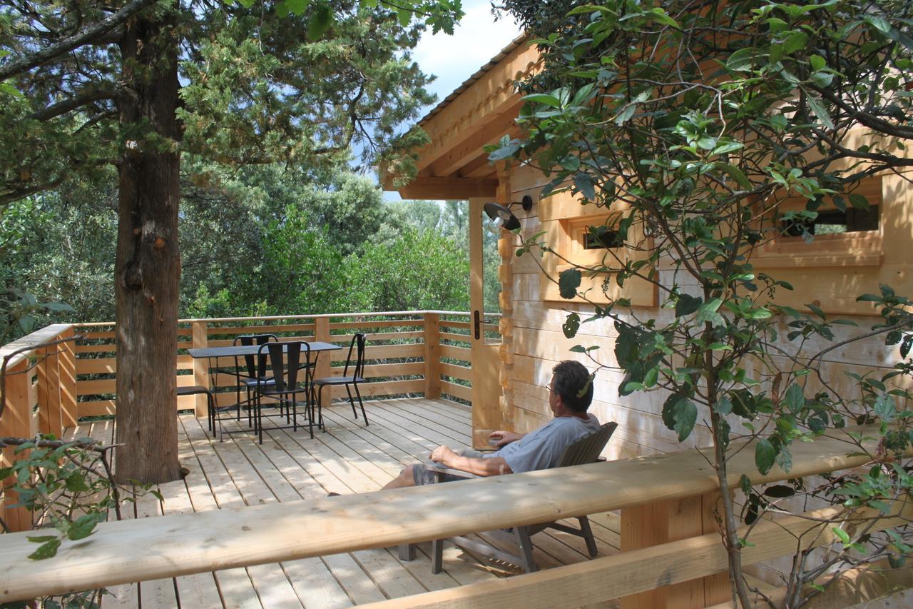 Les Cabanes Dans Les Bois Logis Hotel Villedubert Exteriör bild